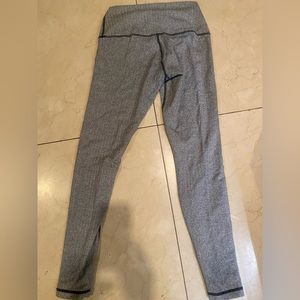 Lululemon wunder under in small black and white chevron